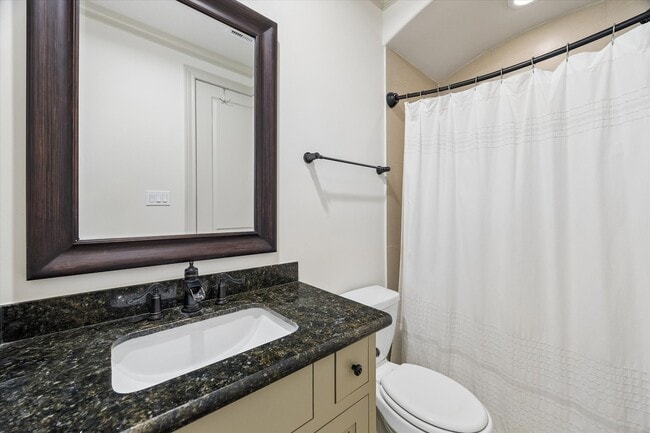 Building Photo - 1521 Oakdale St