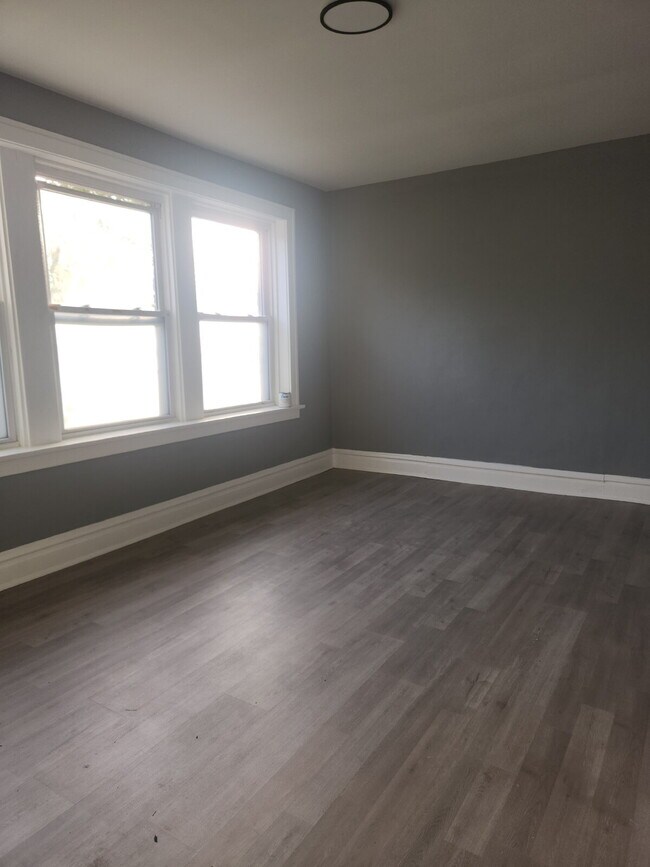 Building Photo - Charming & Spacious Updated Brick Home – P...