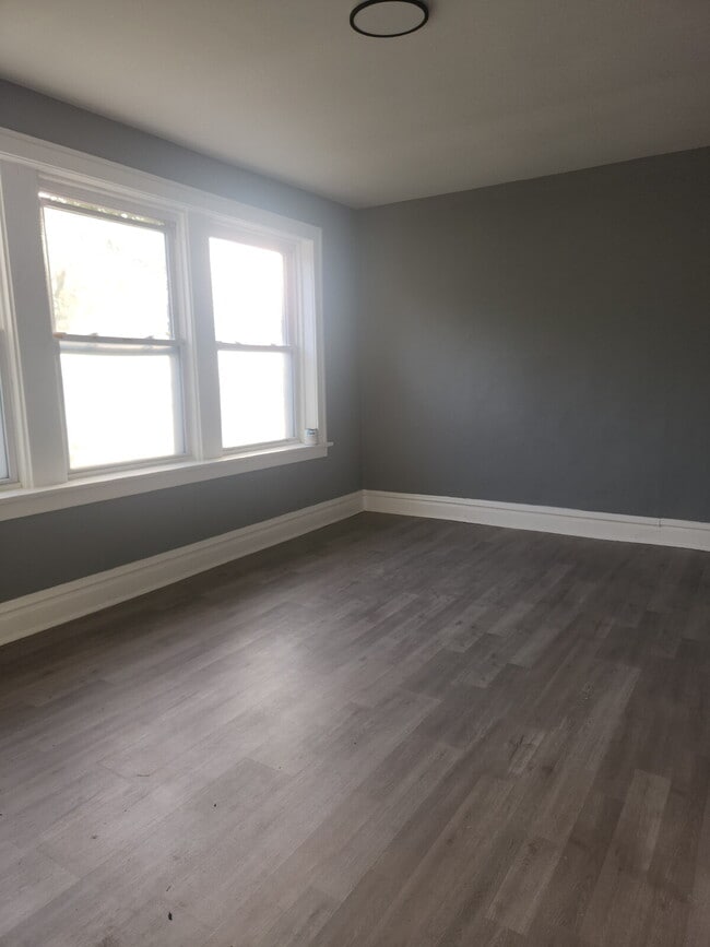 Building Photo - OPEN HOUSE Tues 11/25/25 5pm-6pm! Charming & Spacious Updated Brick Home – Prime Location!