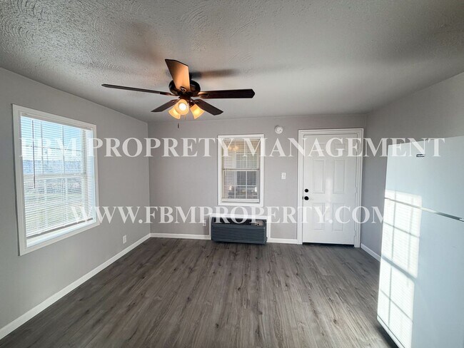 Building Photo - 1509 S Oak Grove Rd