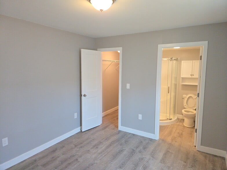 BR 2 Master w/ BA - 1025 Ohio St