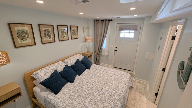Bedroom - 329 W St NE
