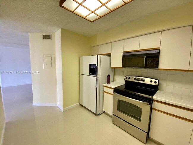 Building Photo - 3530 Mystic Pointe Dr