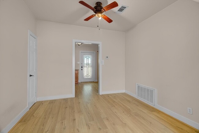 Building Photo - 1017 11th St