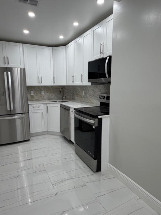 Building Photo - 659 W Oakland Park Blvd