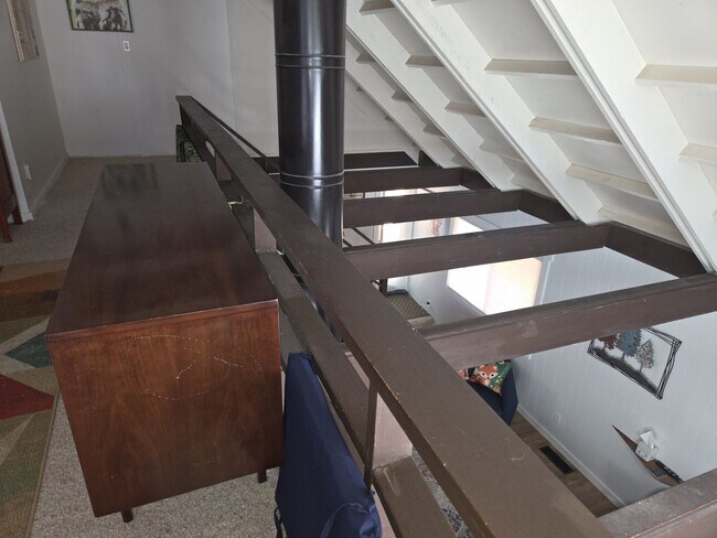 Building Photo - Quiet furnished cabin for ski lease