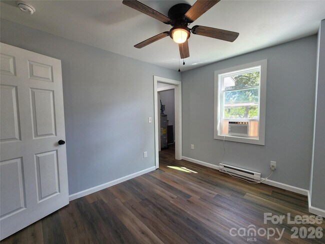 Building Photo - 506 Cook St NW