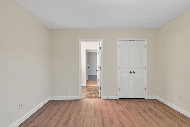 Building Photo - 303 Channel Run Ln