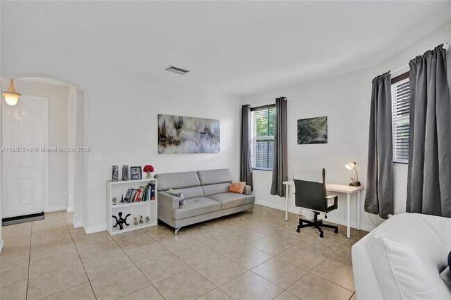 Building Photo - 15385 SW 93rd Ln