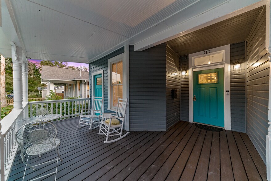Building Photo - 510 E Mistletoe Ave