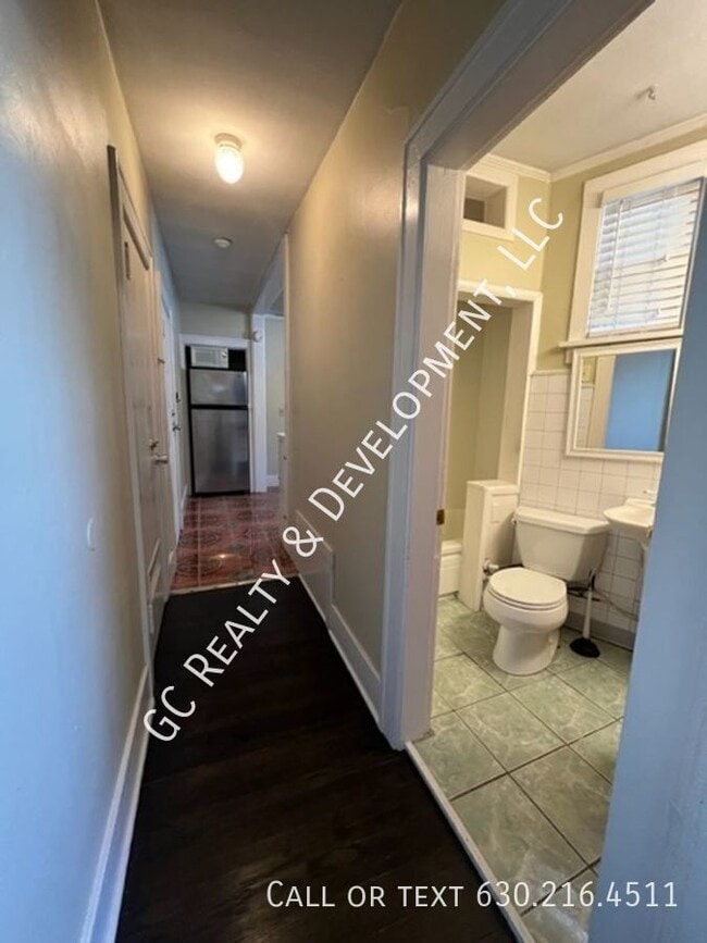 Building Photo - 532-534 Crescent Blvd