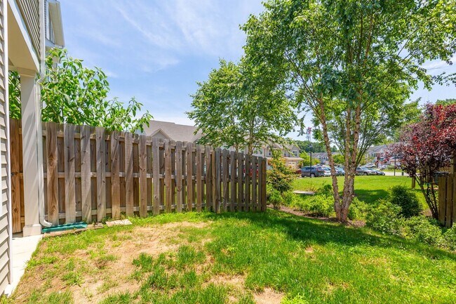 Building Photo - Beautiful 3 bedroom 2 Bath Town Home in Wi...