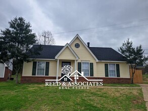 Building Photo - 3 Bedroom w/ fenced yard in Raleigh