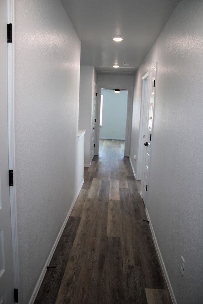 Building Photo - COX-NORTHRIDGE DR-1