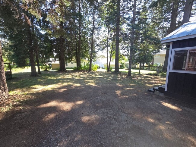 Building Photo - 2 Bed 1 Bath on Diamond Lake Secondary Lot
