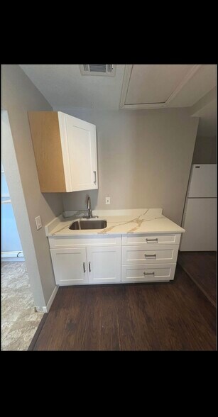 Building Photo - 515 E Morgan St