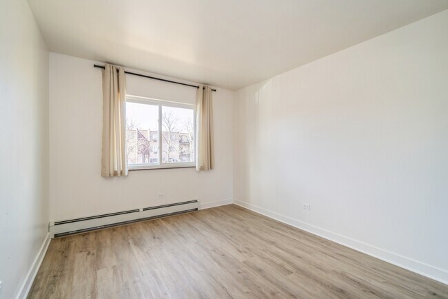 Building Photo - 404 Inland Dr