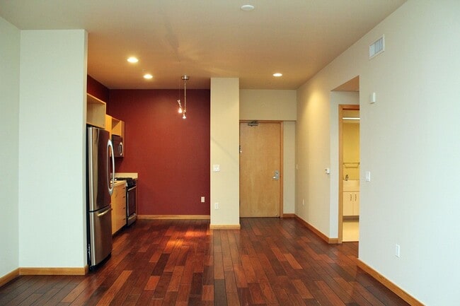 Building Photo - Luxurious 1+ Bedroom Pearl Loft at The Pin...