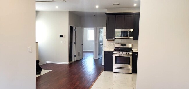 Building Photo - 2110 Summit Ave