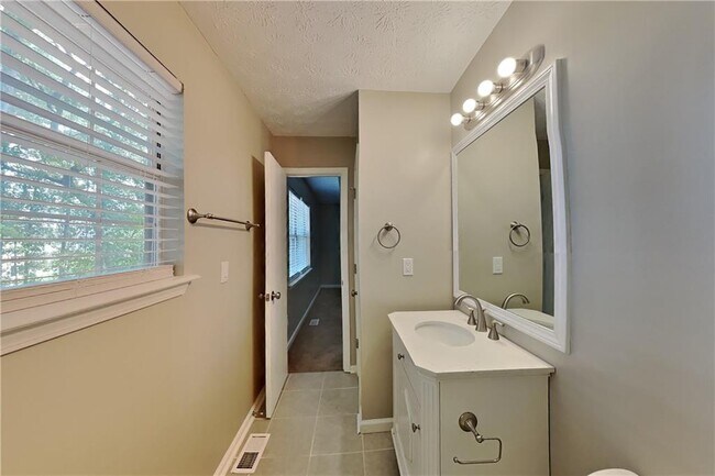 Building Photo - 3848 Welham Green Ct