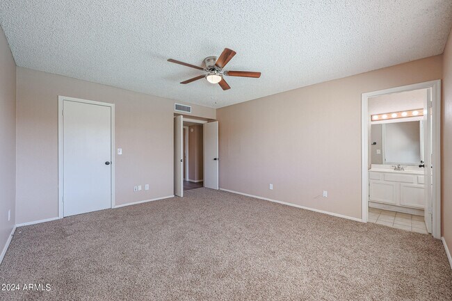 Building Photo - 7119 W Cameron Dr