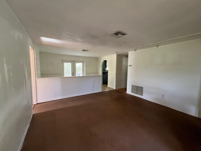 Building Photo - 241 Shores Blvd