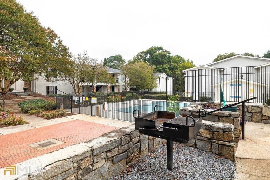 Pool - 1150 Collier Rd NW