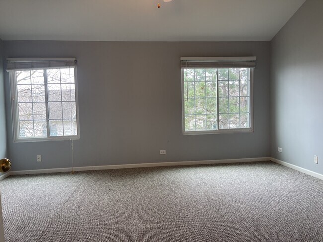 Building Photo - 930 Mesa Dr