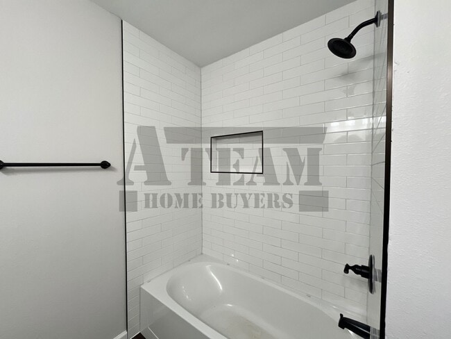 Building Photo - This beautifully remodeled 2-bedroom, 1-bathroom home