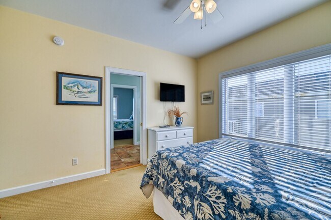 Building Photo - OFF-SEASON FURNISHED MONTHLY RENTAL