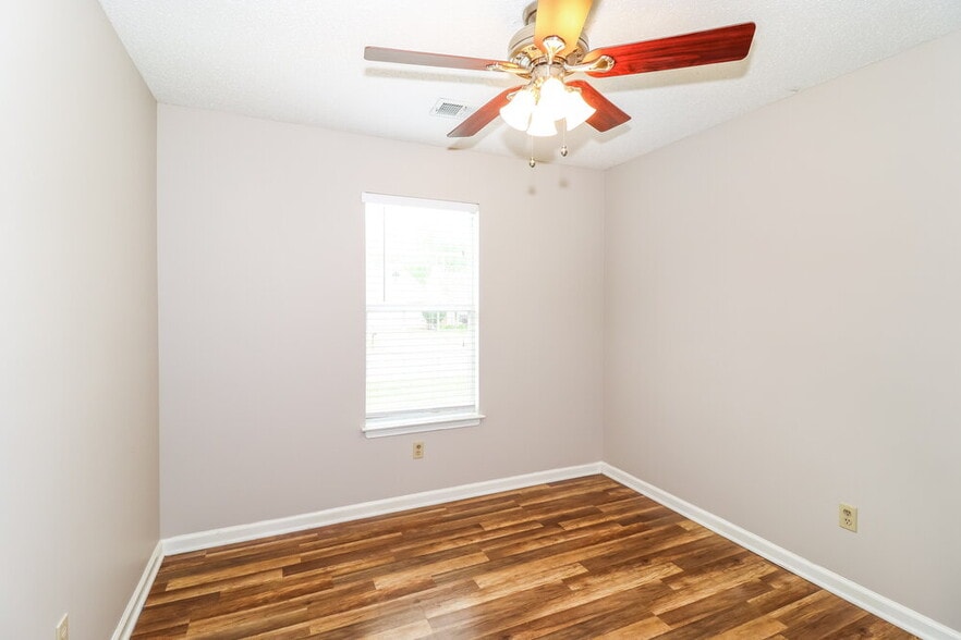 Building Photo - 9587 Daly Dr