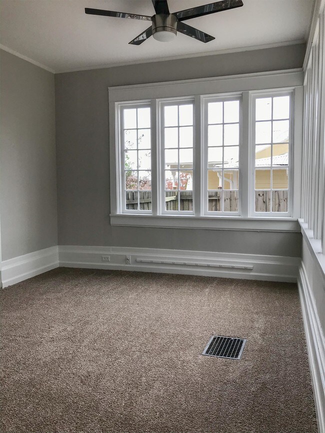 Building Photo - 819 29th St S