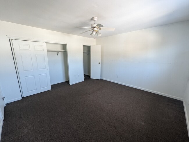 Building Photo - 136 Colonial Square Pl