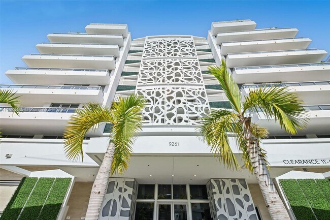 Building Photo - 9261 E Bay Harbor Dr
