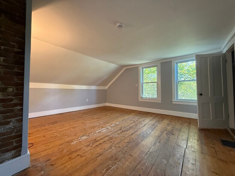 Building Photo - 33 Old Brattleboro Rd