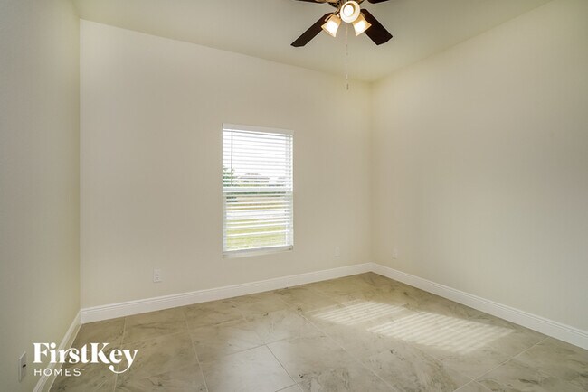 Building Photo - 1421 NW 11th Terrace