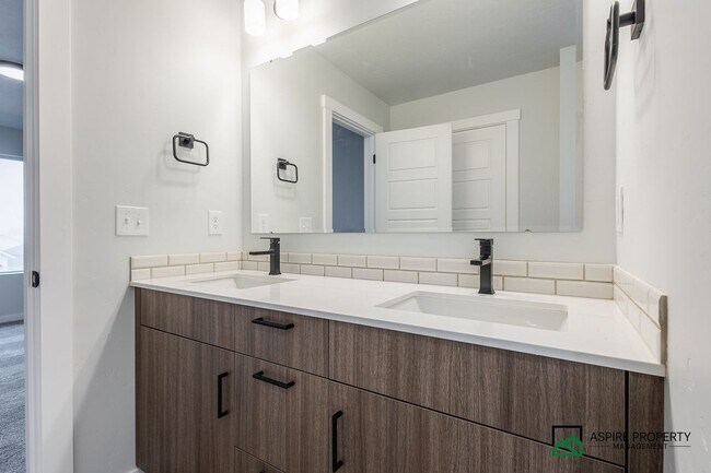 Building Photo - BRAND NEW 4 Bed 2.5 Bath Home