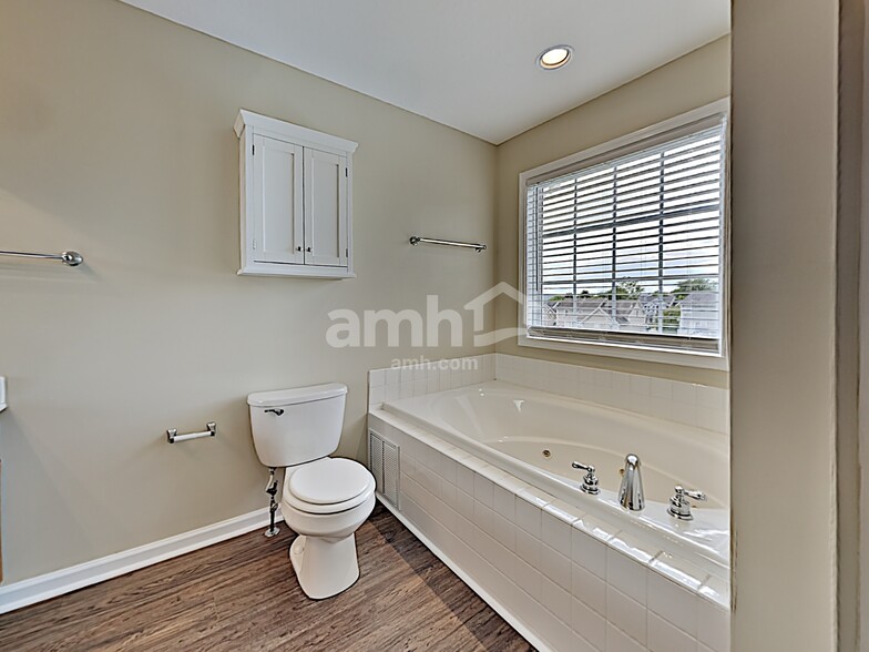 Building Photo - 5523 Golden Gate Rd