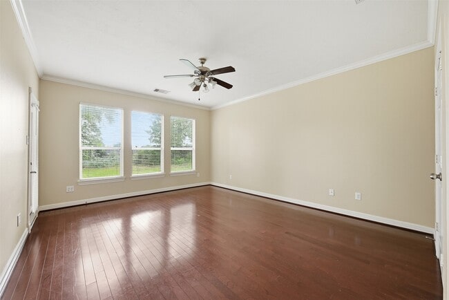 Building Photo - 25203 Oak Villa Dr