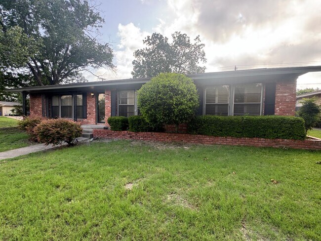 Building Photo - Charming 3 Bedroom near Lake Waco