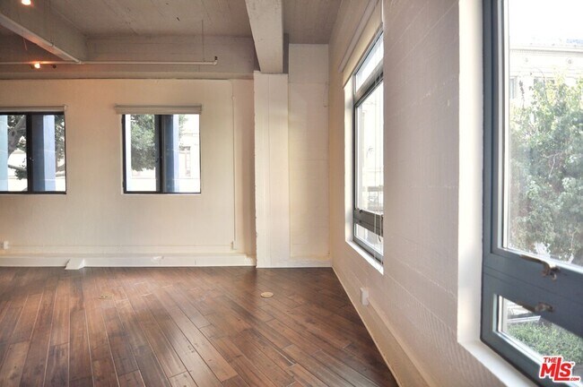 Building Photo - 849 S Broadway