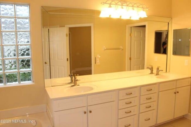 Building Photo - 3149 La Reserve Dr