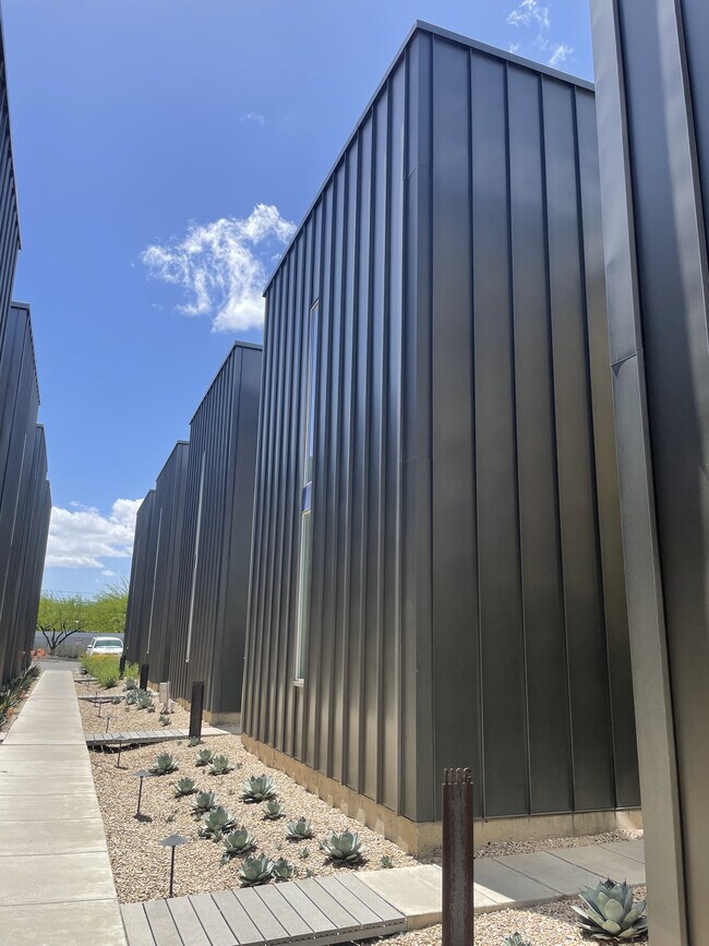 Building Photo - 3611 E 3rd St