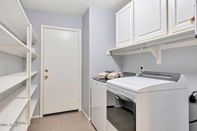 Building Photo - 7500 E Deer Valley Rd