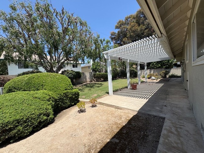 Building Photo - Spacious House - 2 stories - 4 Bedrooms + 2.5 Baths & large 2 car garage