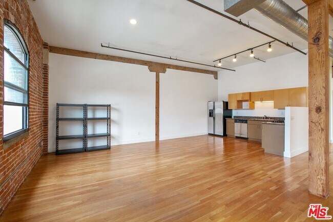 Building Photo - 215 S Santa Fe Ave