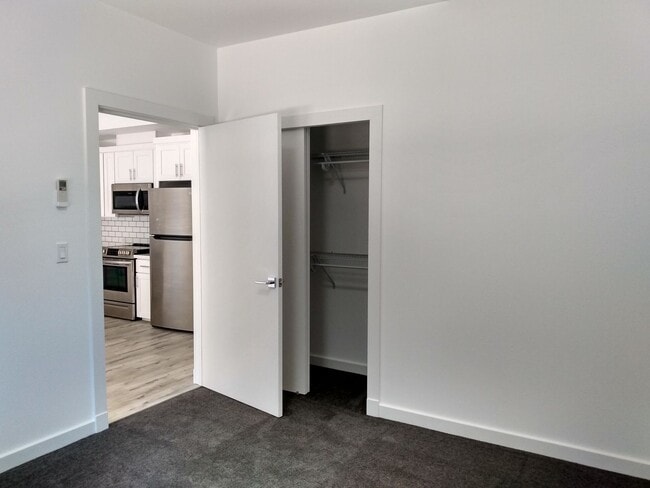 Building Photo - 2 BD / 1 BA – Granite Counters, W/D, AC • $500 Move-In Gift Card (By 1/1/25)