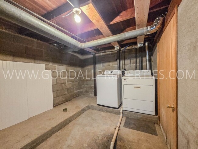 Building Photo - Cozy 2-Bedroom Home Near Downtown Des Moines & Gray’s Lake