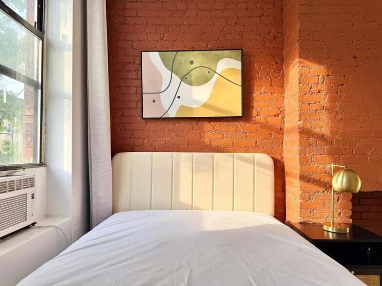 Building Photo - Nice room in a good neighborhood