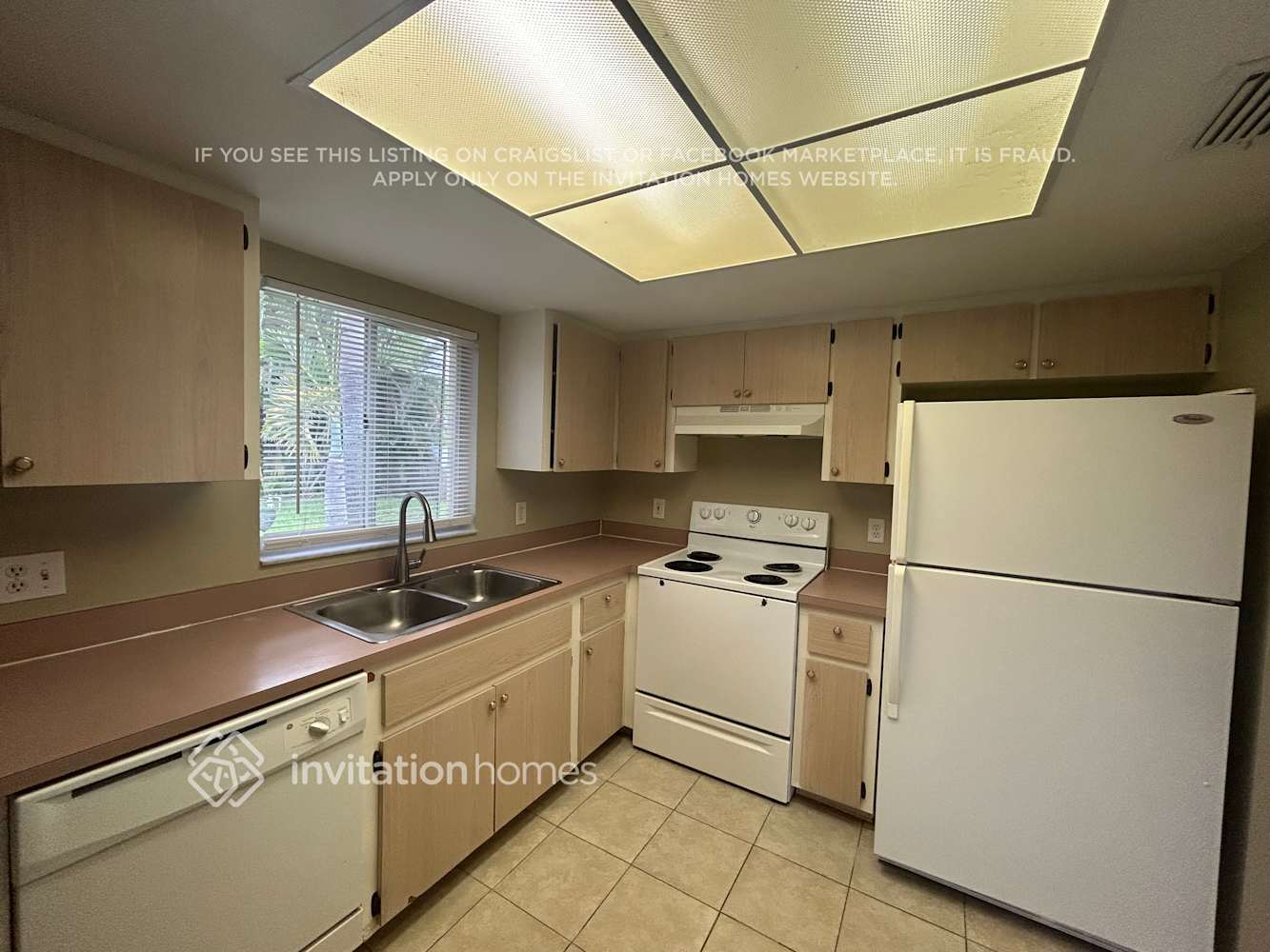 Building Photo - 5244 SW 19th Pl